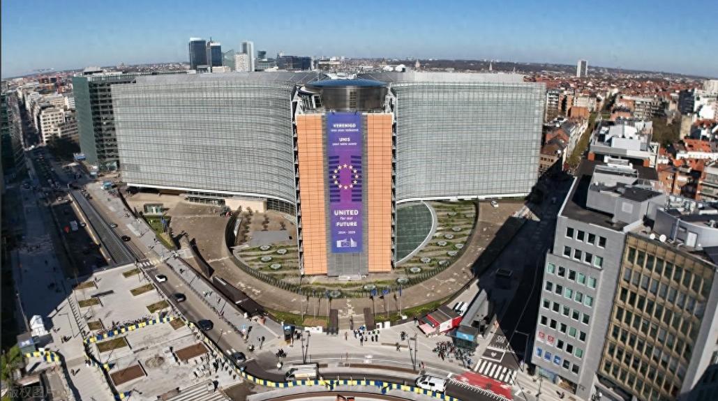 欧洲集体反对美以战争，欧盟承诺乌克兰的900亿贷款也要玩完了。卡娅卡拉斯刚刚告诉