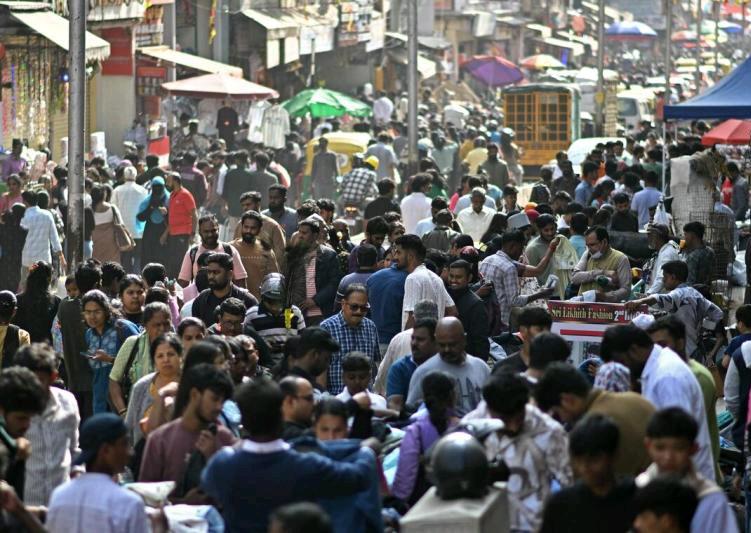 印度政府的年终经济评估报告预测，印度经济已超越日本，成为世界第四大经济体。
报告