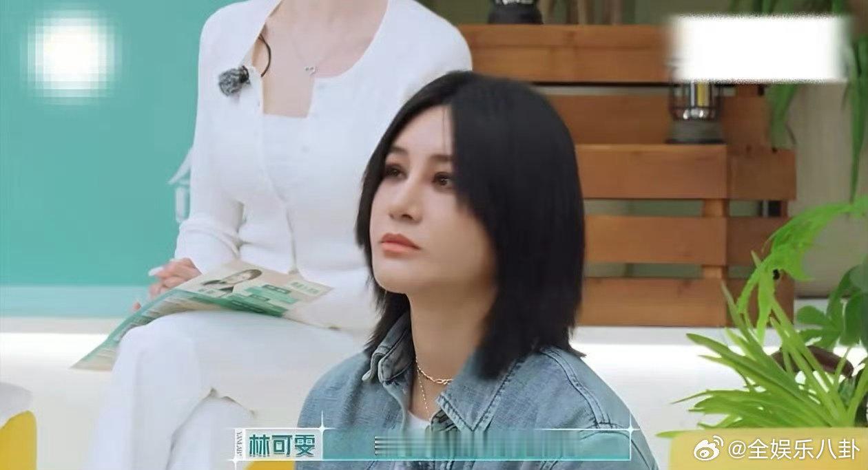 李佳琦误闯天家 这个名场面我必须收藏！李佳琦全程插不上话，表情从“我可以”慢慢变