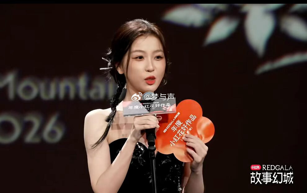 狂接虞书欣送的祝福虞书欣给王一栩拍大头贴虞书欣的祝福，主打一个大家都爱听。平安健