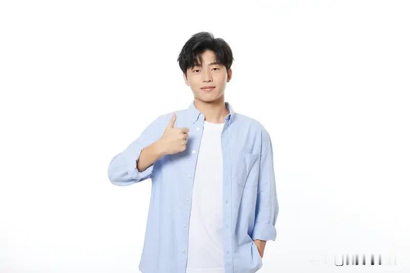 元气满满的蓝白搭配，轻松休闲，元气满满！😊👍