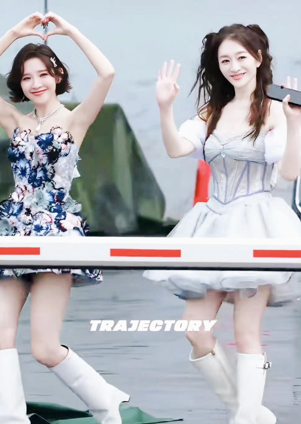 救命！李小冉和唐艺昕同框，我直接看呆了！谁能看出她们相差11岁啊！
谁懂啊家人们