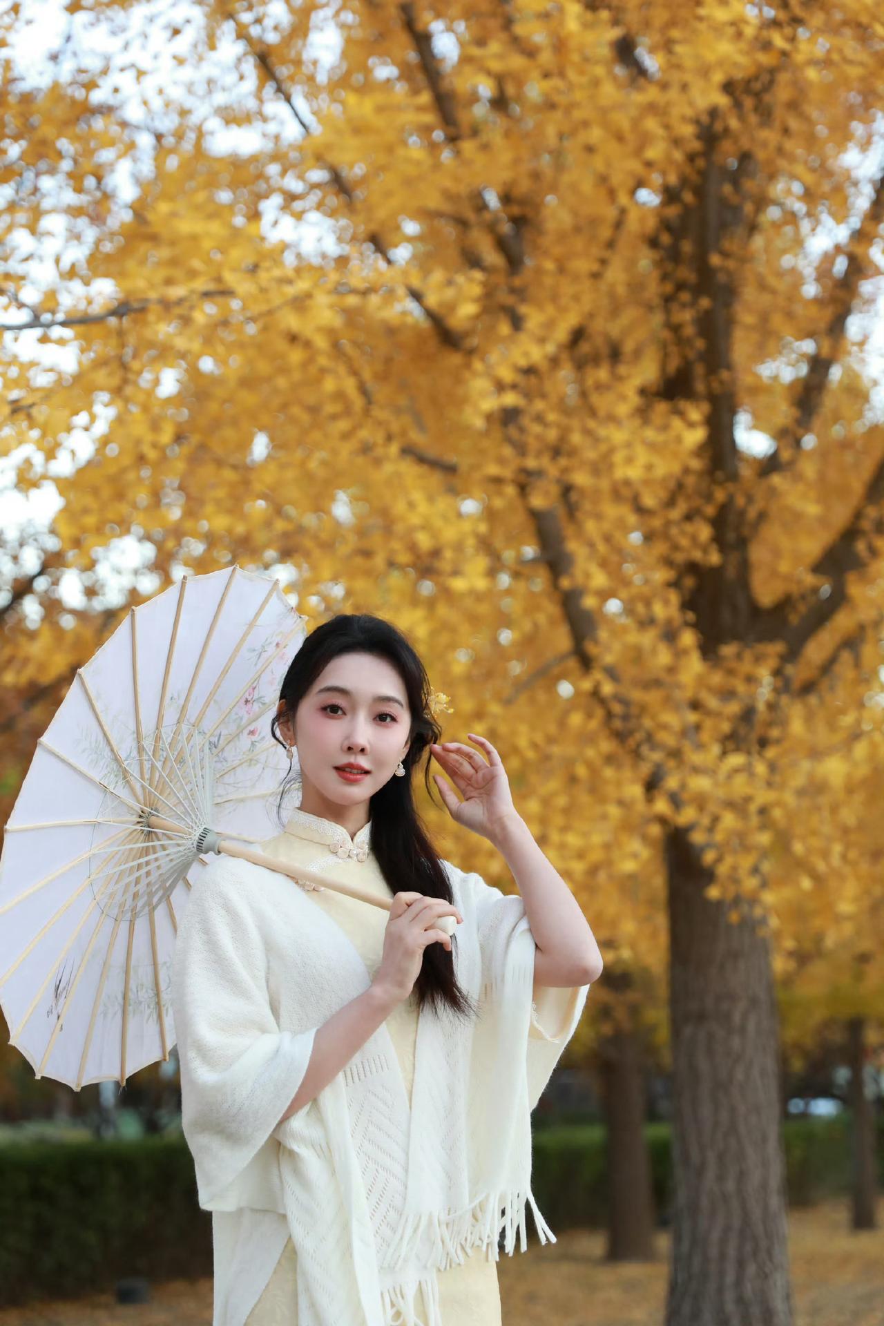 原来国风穿搭的浪漫，是站在季节里就成了诗～