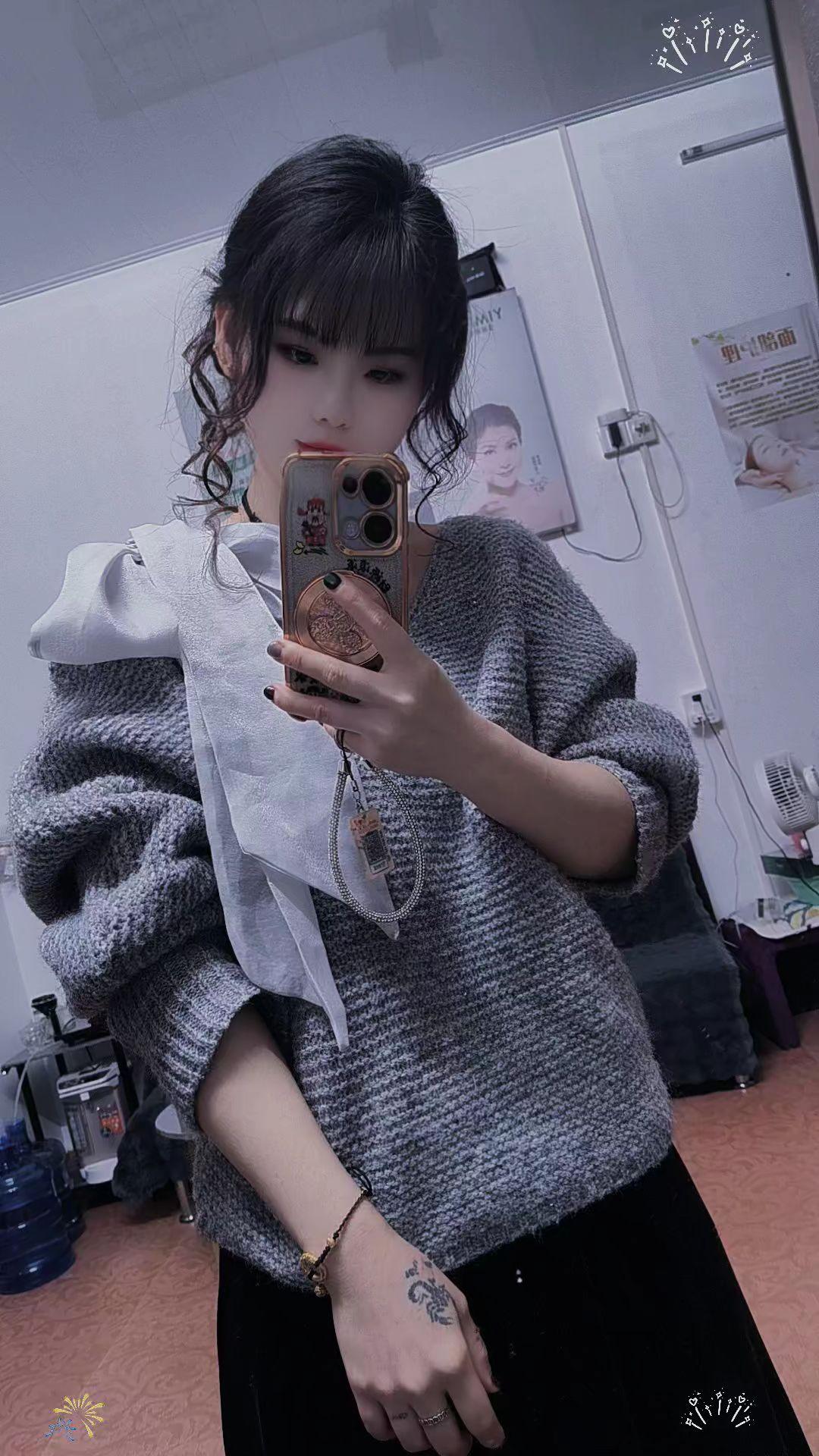 上天给你关上一扇门，就会给你打开一扇窗，你只管努力就好，我觉得做人没有太多的讲究