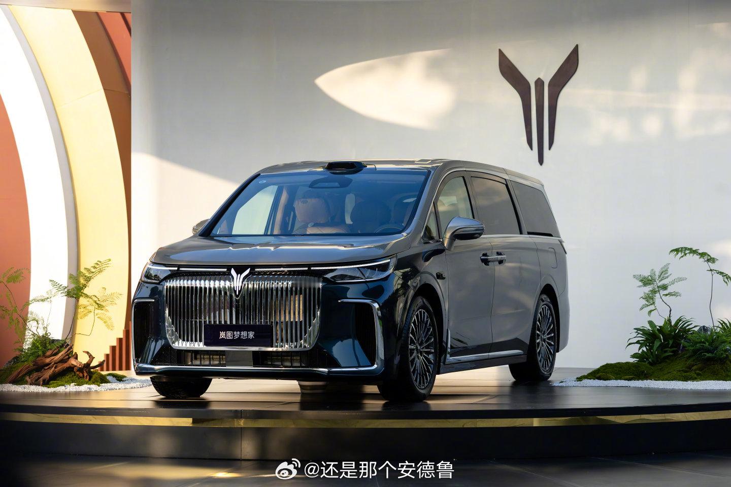 纯电续航350公里智能超混MPV2026款岚图梦想家正式上市，8款配置，价格32