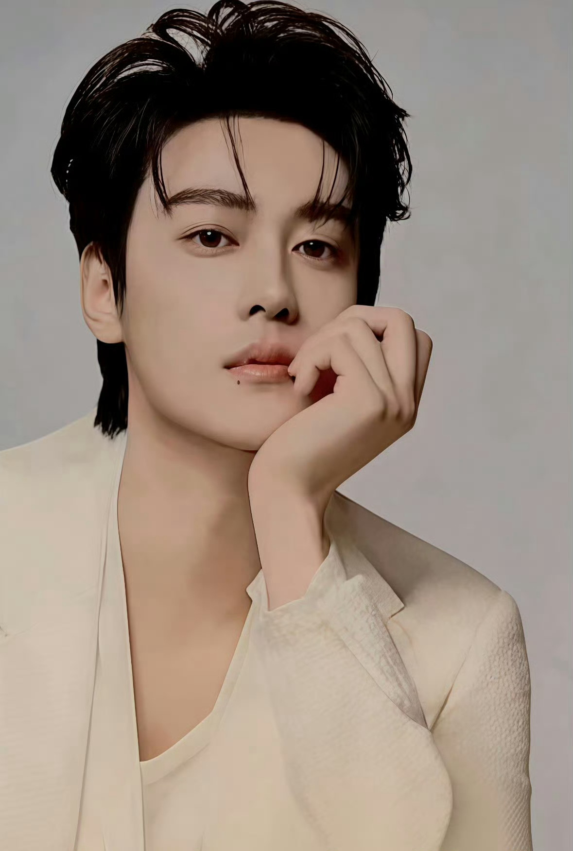 虽然池骋也很丑 但是田雷显然比池骋丑的更甚 