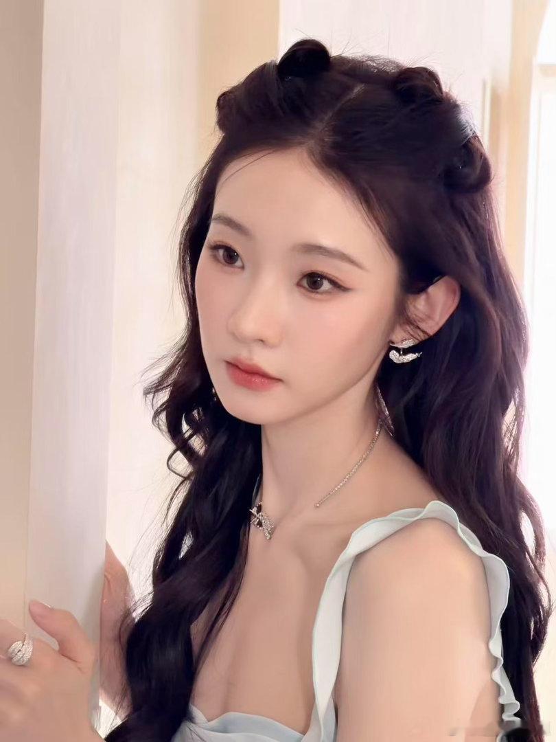 张艺凡戏外搓bgm戏里玩摇滚张艺凡甜心摇滚新娘 谁见过这么甜的摇滚新娘。张艺凡抱