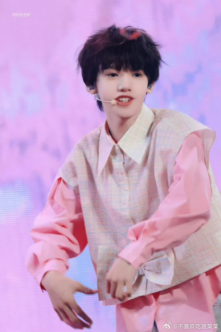 tg张奕然这个直拍也太萌了吧张奕然喜欢你直拍