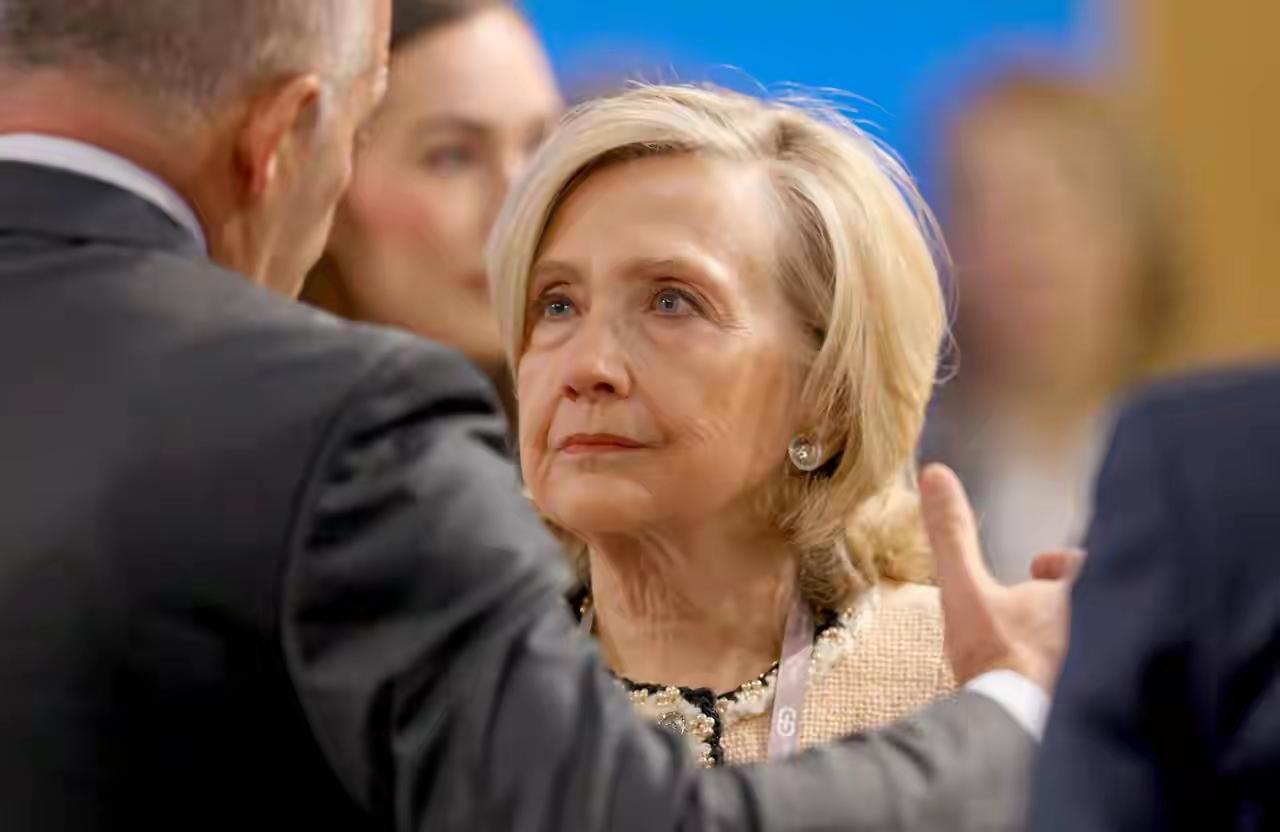 慕安会请希拉里来，使命就是点火。果然，老太太有备而来，不辱使命，对准特朗普和普京