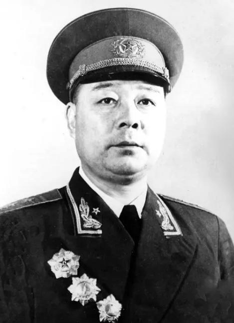 1949年冬天，湖北石首的一个鱼贩王光尧，突然被人拿着一张报纸找上门，说他失联十