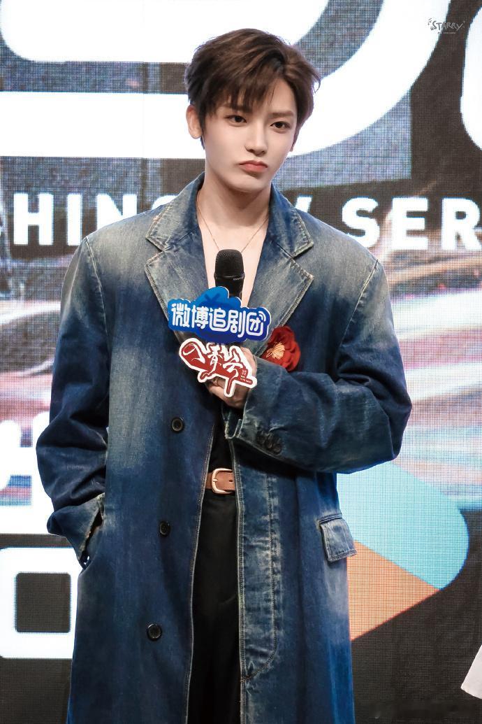 侯明昊我们要的是禁忌不是竞技  你们看，侯明昊把原本应该温馨的互动游戏玩成了竞技