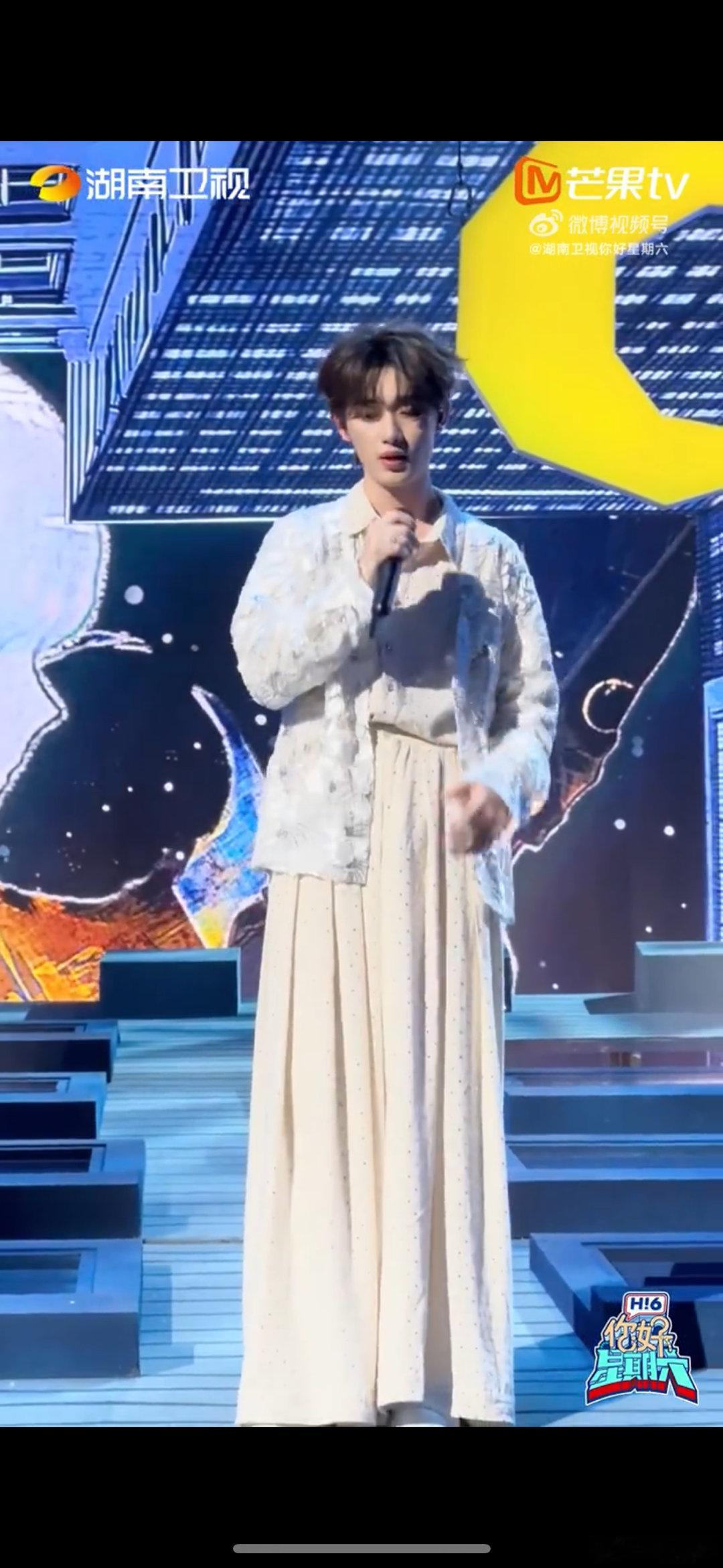 丁程鑫hi6新歌新伤舞台直拍你好星期六丁程鑫好六舞台《新伤》直拍播放量破百万速来