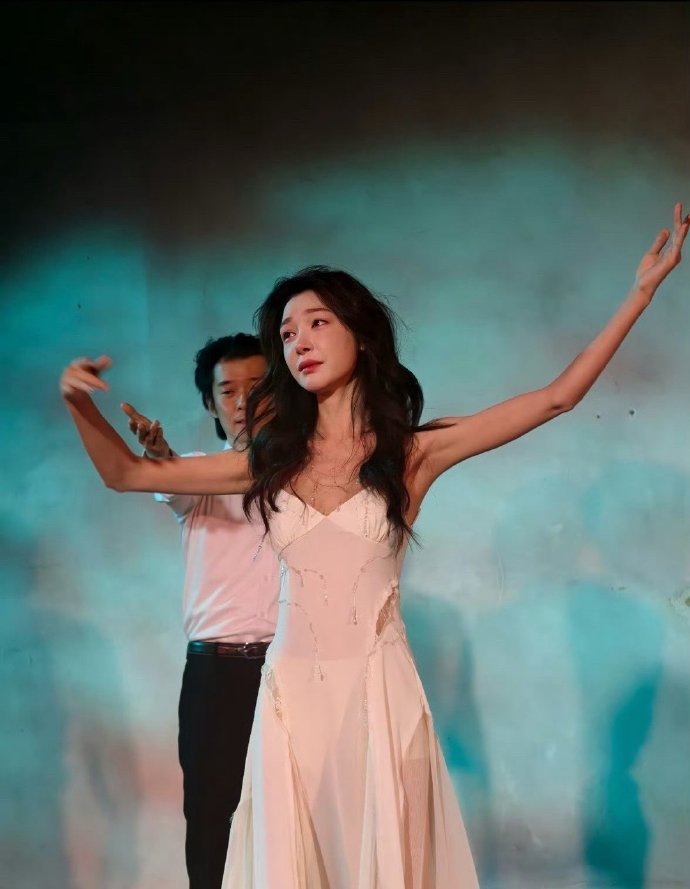 我的天，易梦玲都瘦成这样了 