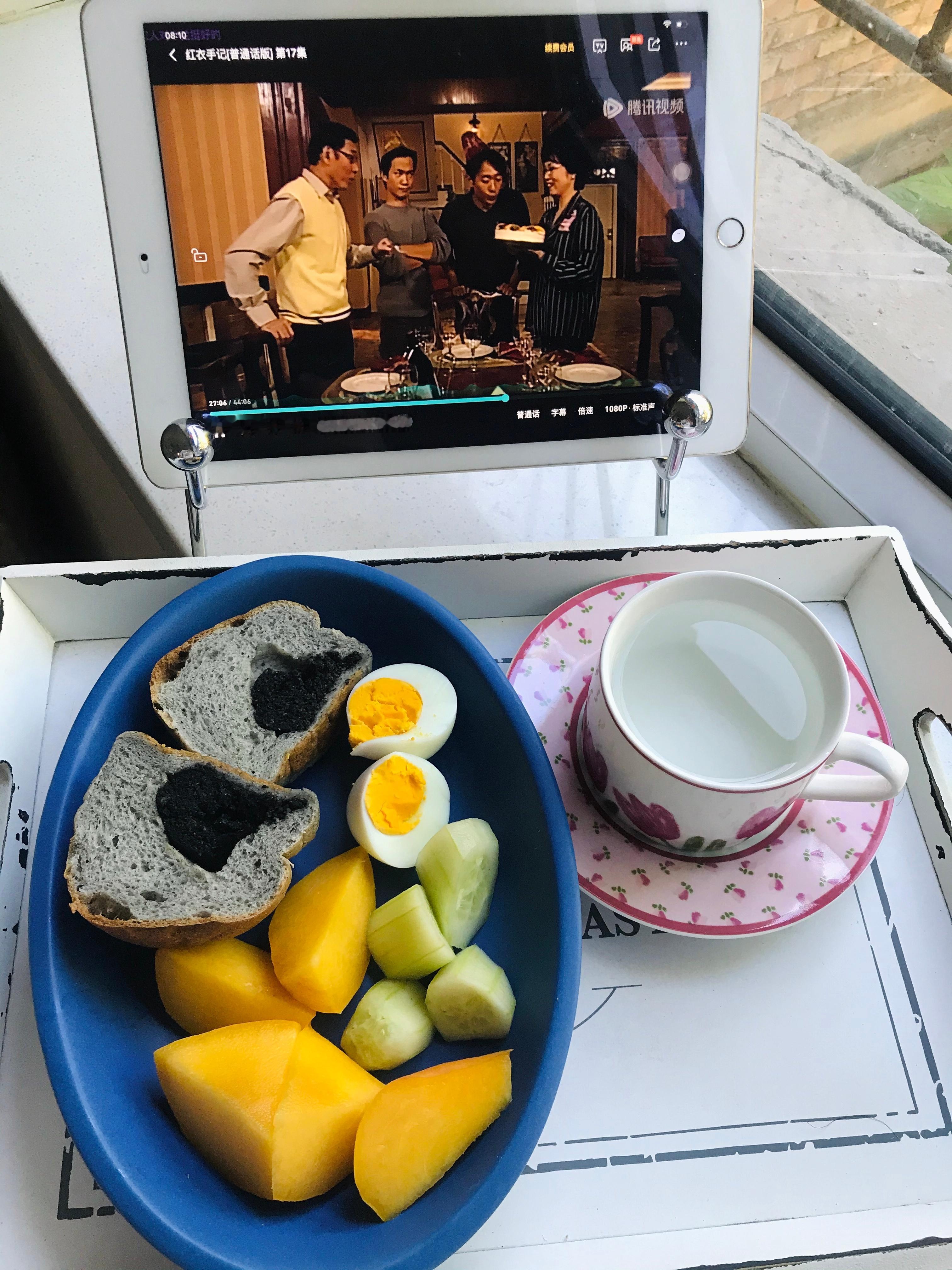 天天晒早餐一日一食一记365天早餐不重样早餐 2026.7.8啃黑芝麻米面包 吃