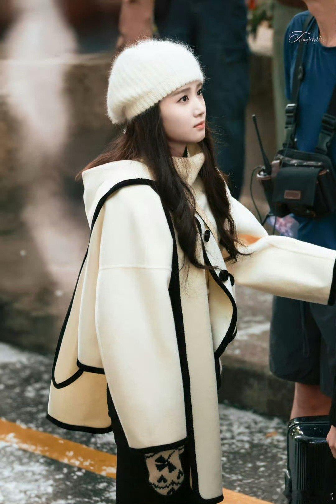 被卢昱晓折月亮路透美到了卢昱晓在折月亮里每一套都很漂亮啊啊啊啊 ​​​