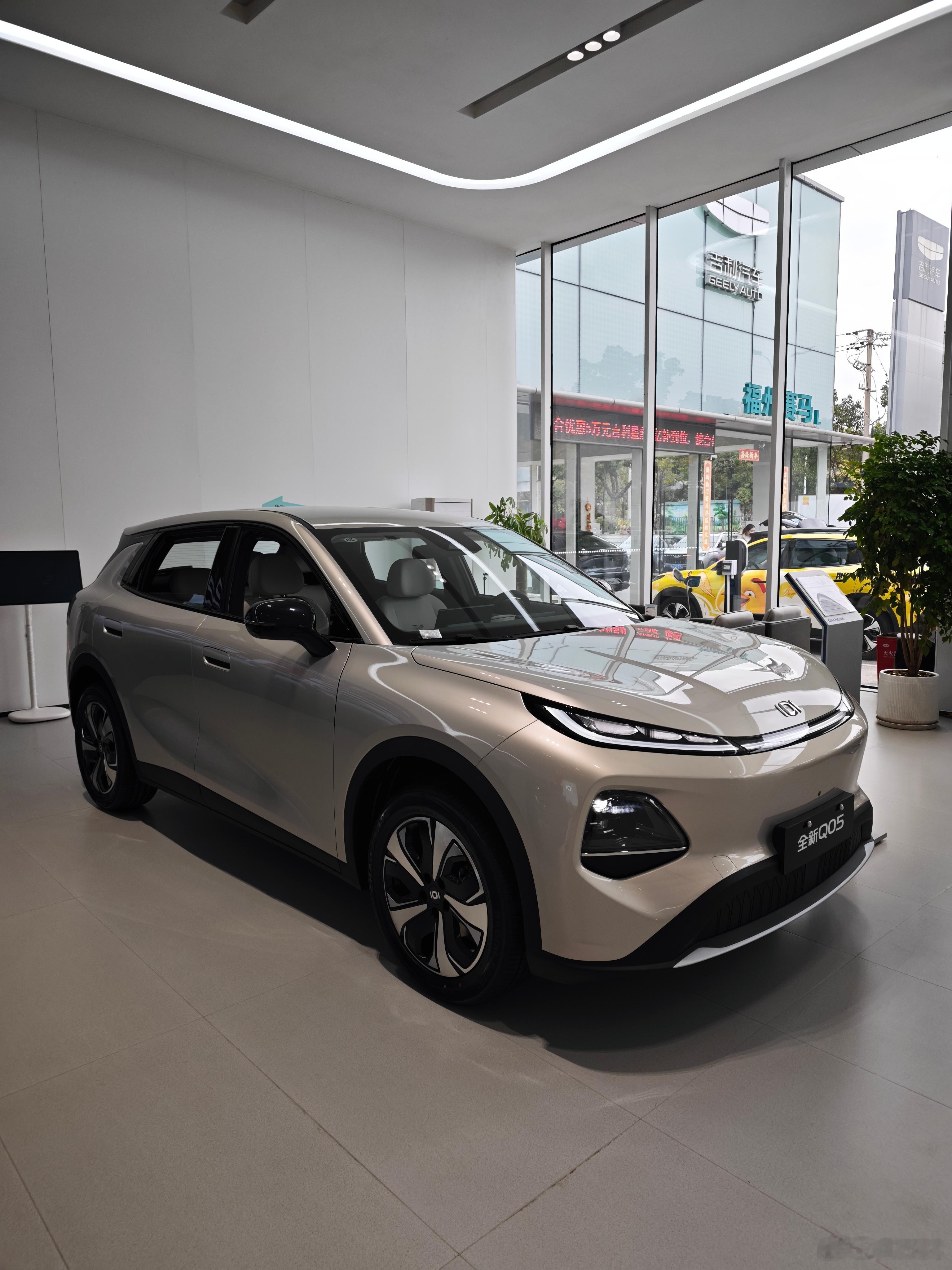 近日出门浅试了一下启源Q05。对这款车的兴趣由来已久，一是因为价格非常低，顶配1