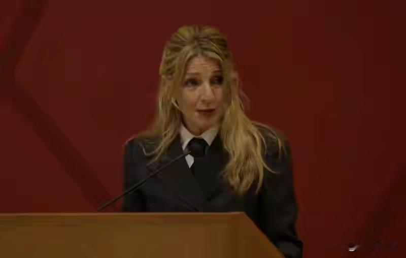 欧盟政坛炸锅！

西班牙副首相直接开炮，把欧盟高层对特朗普的谄媚姿态骂得一针见血