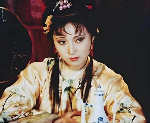 为什么林黛玉一死，贾府就被抄家了呢？


林黛玉那柔弱的身子一断气，贾府的荣华就