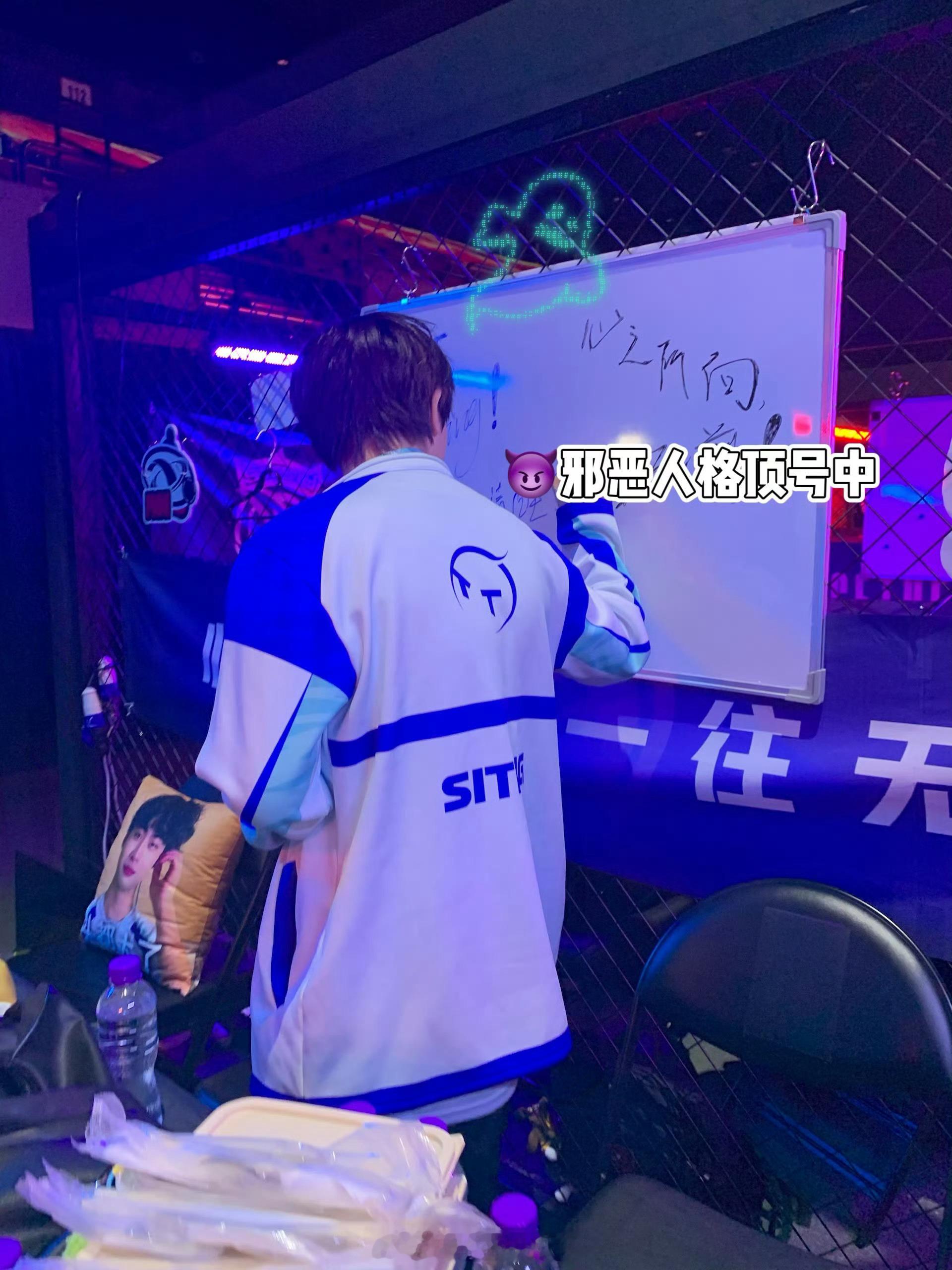 心之所向，一往无前！加油看得出你杰哥头都大啦PEL与世界一决高下我在澳门邀请赛媒