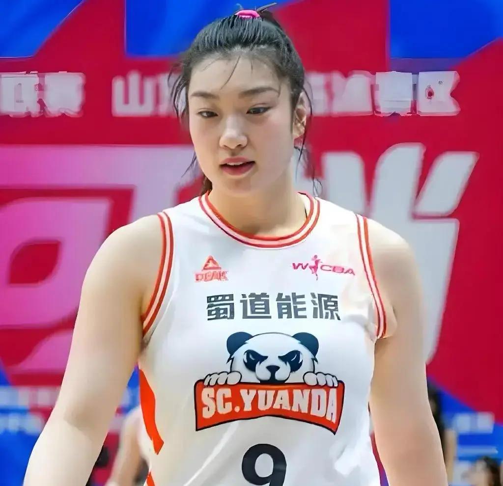 李梦放弃续约，自宣加盟新联赛，年薪过千万，爱人张隆成立新公司。

WCBA各支球