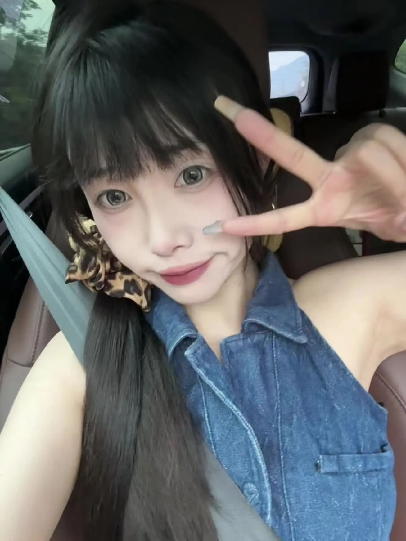 没有谁会一直爱着谁 只有自己赚的每一份金钱能让我着迷哈哈哈