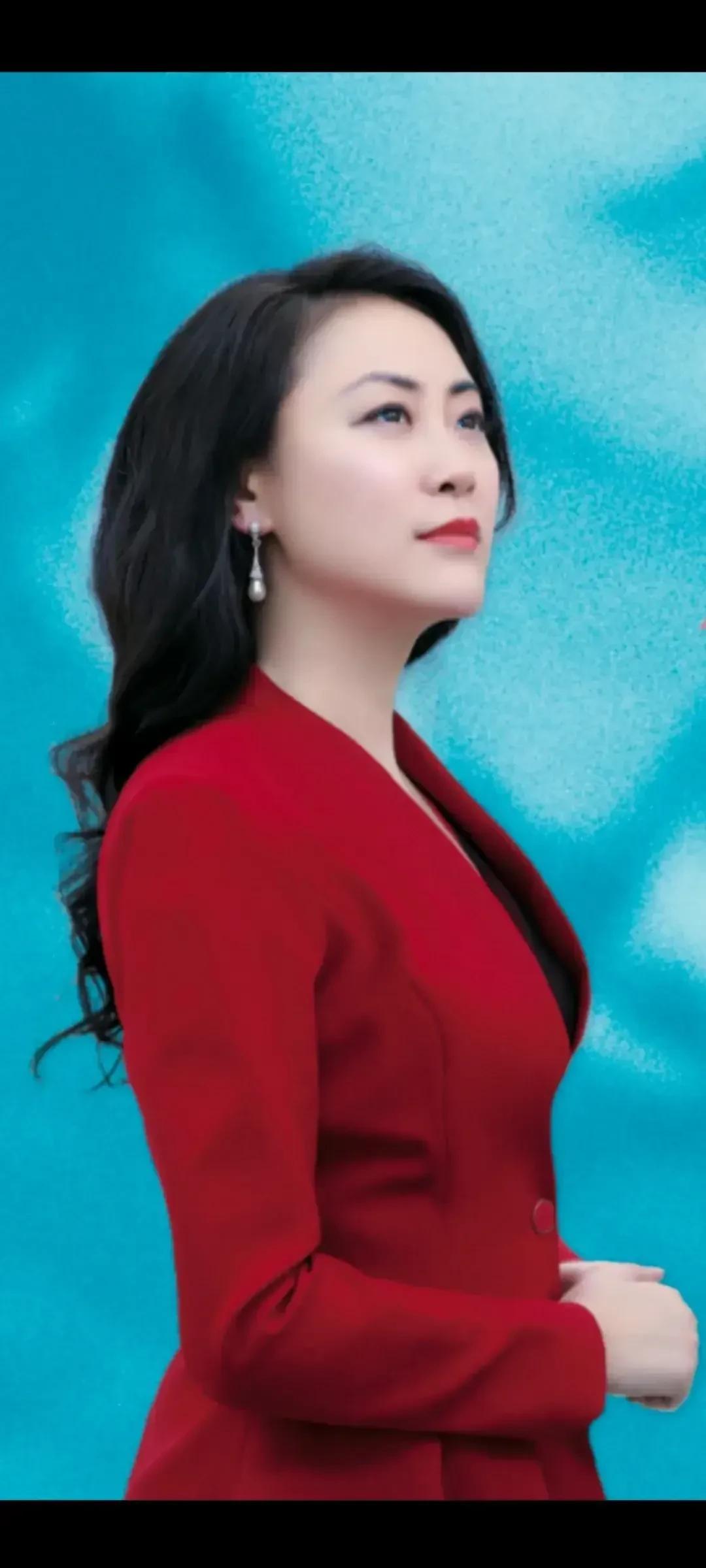 这几个人是同一个人吗？虽是女人，感觉应该不是等闲之辈。