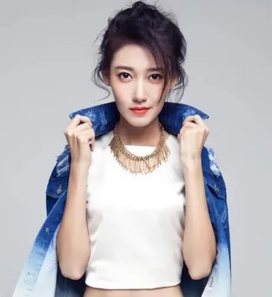 高露老公…哇塞她都结婚了…她好低调呀[送花花]看她和老公一起真的好幸福的样子，祝