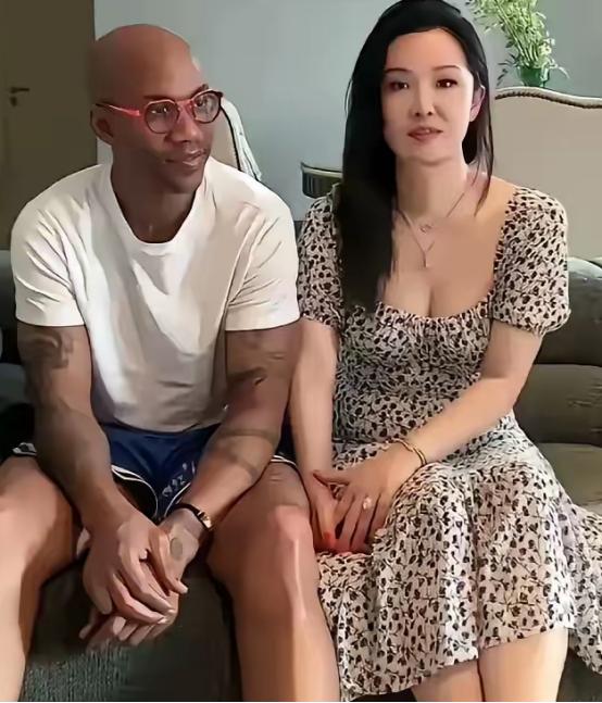 马布里，才是真正的人生赢家！2023年，马布里结束了与前妻21年的婚姻。前NBA