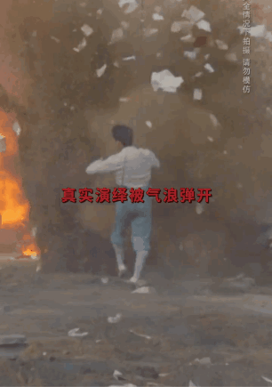 看粉丝说，王鹤棣全剧不用替身跑了700多个炸点，有些战争爆炸💥场景看着真的惊心