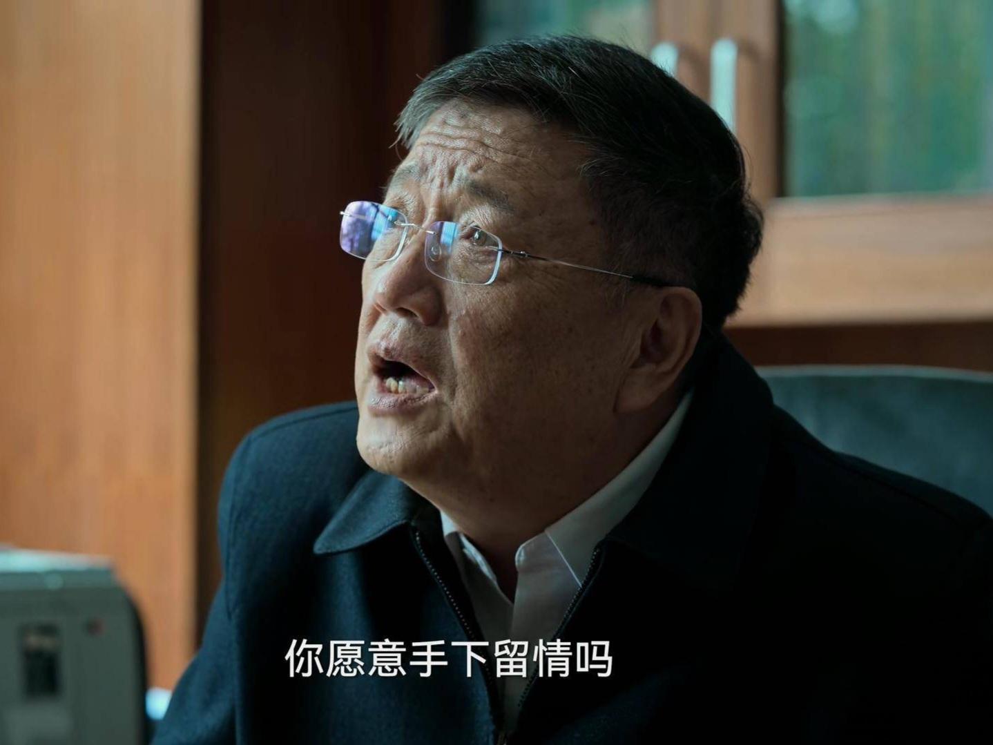 演员秦焰去世仔细一看，是《狂飙》里的大反派何黎明，也就是徐忠的老师，我上个礼拜还
