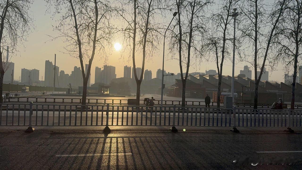 今天石马开跑，可以说是我们石家庄一年中最大最重要，民众参与人数最多的一次盛会！昨