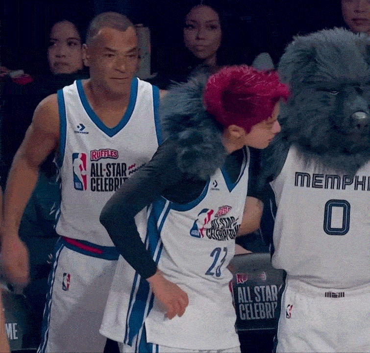 哈哈哈哈拍了拍马屁 