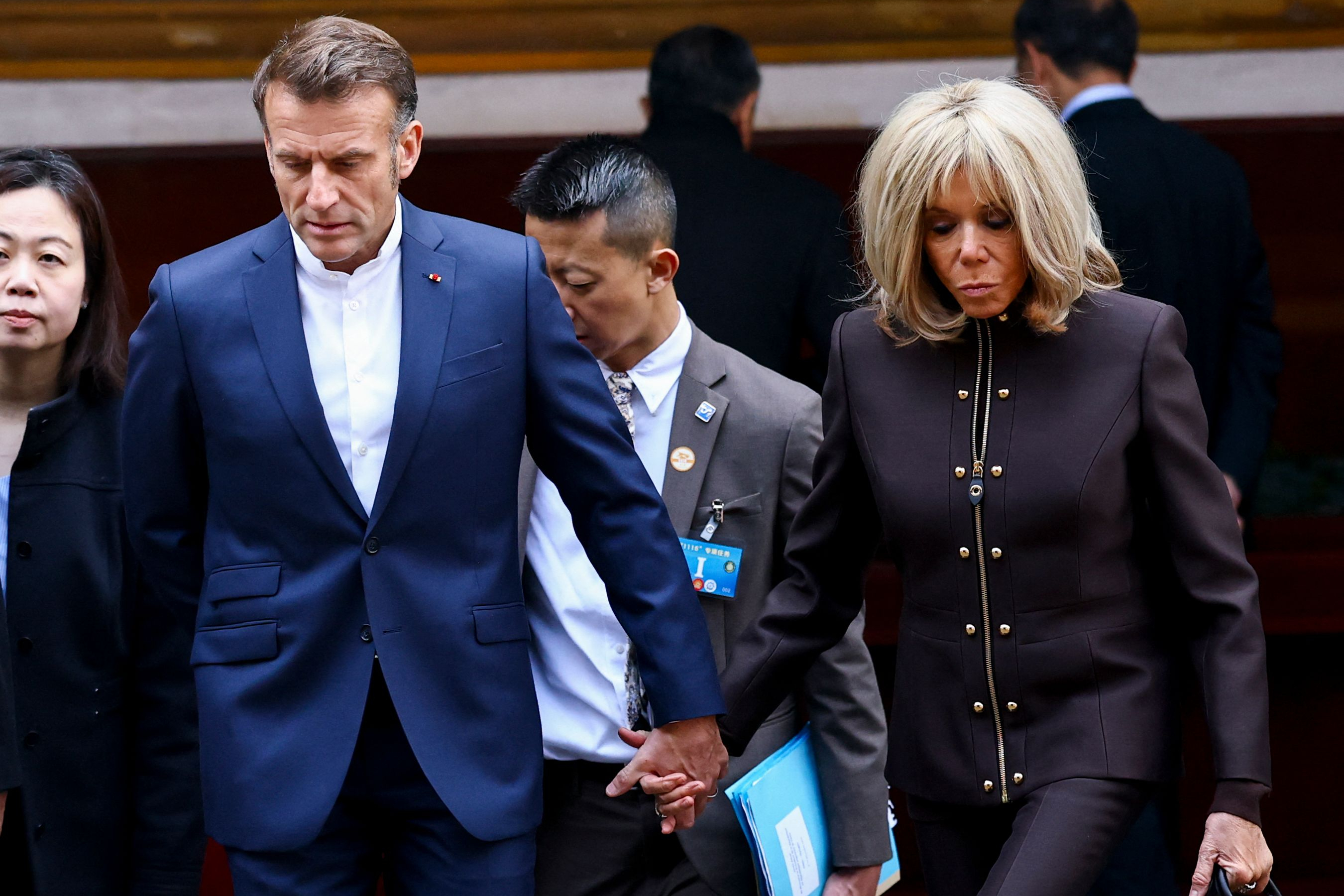 【#法国第一夫人道歉#】据法新社12月15日报道，法国总统马克龙的夫人布丽吉特1