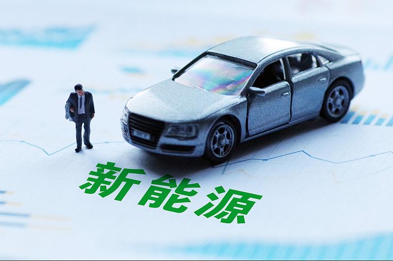 主力资金青睐科技与新能源，我还真有自己的想法。最近股市波动大，昨天冲高回落，今天