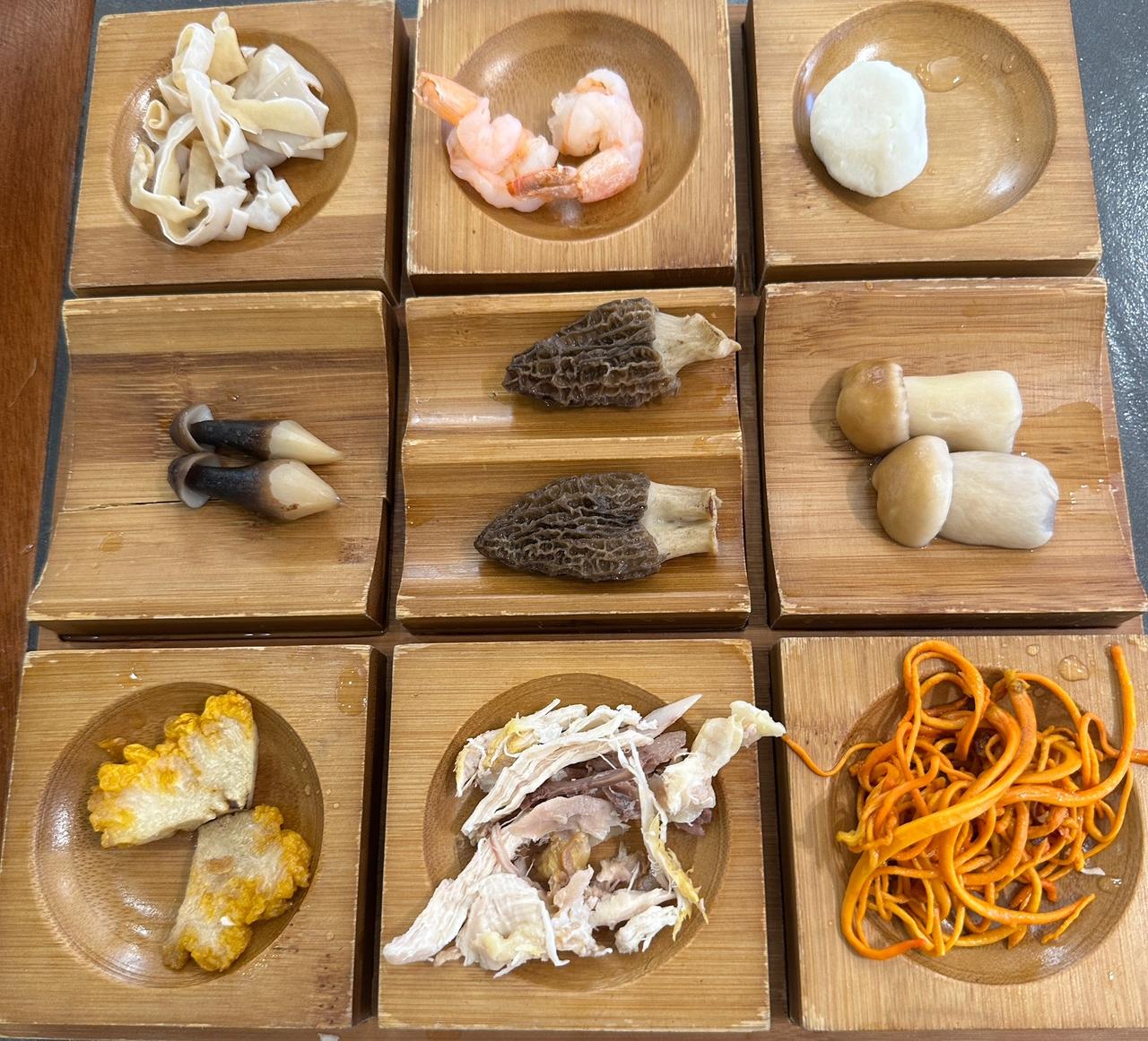 我的今日状态：😁轻松愉快
我这里的天气：🌧下雨

下雨天，带娃去商场玩，大人