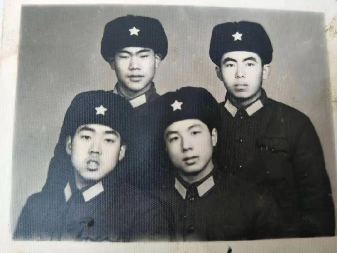 1986年天津往事：知青带妻儿回城被拒，一家五口寒冬夜栖身桥洞
 
 
 
19