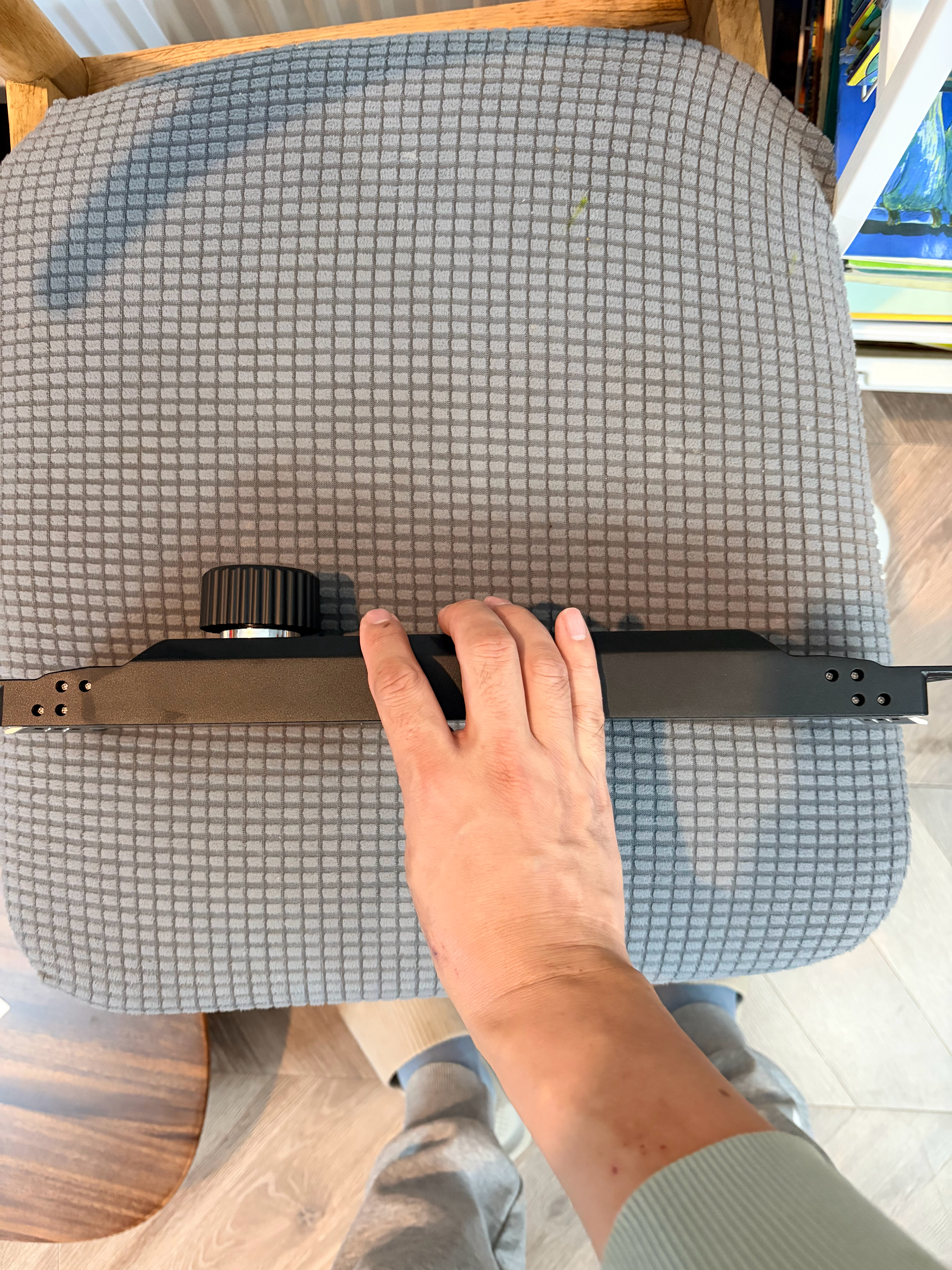 大桌板还没装车上（老婆还没下班），我已经在想在车外的时候怎么用上这个桌板了（比如