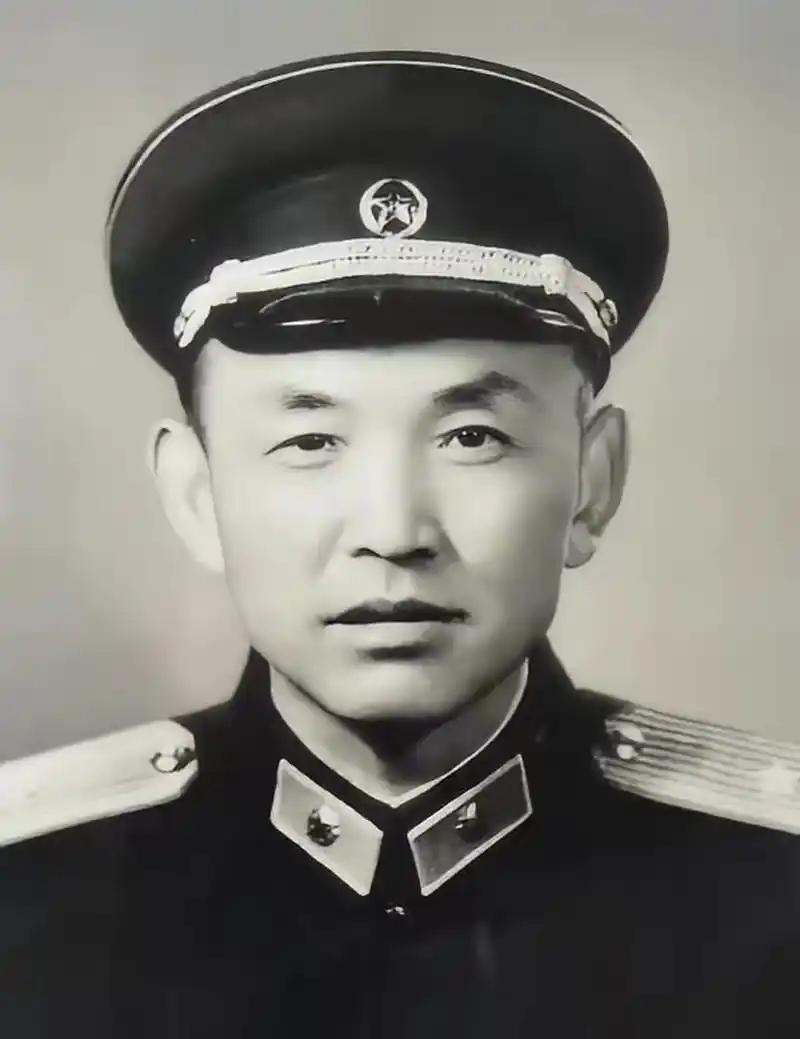 1951年，140师参谋长黎原因为打仗太厉害，资历却不够，军长为了提拔他，接连调