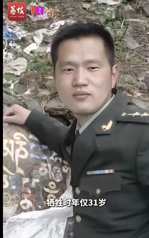 他们的子承父业，是最热血的保家卫国！藏了十年的谎言，终换来最好的传承
 
他们的