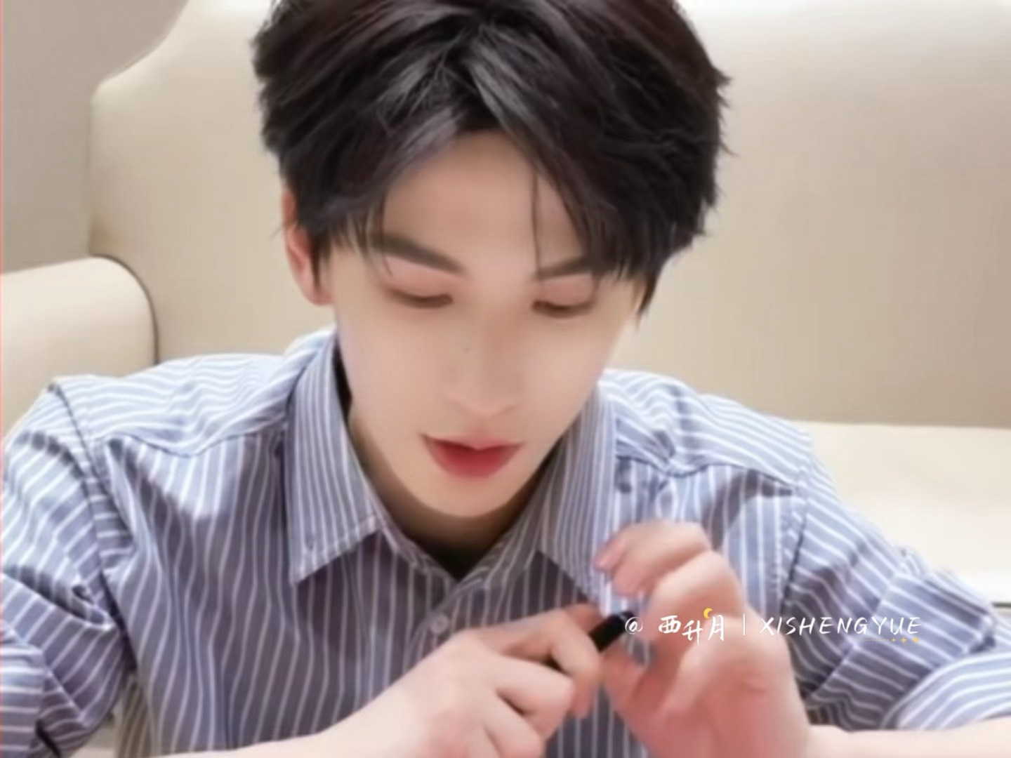 完全写结婚请帖的老公模样🫢 