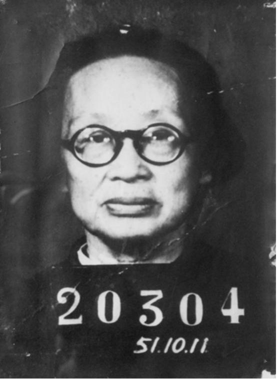 1959年6月17日，上海提篮桥监狱的一个病房中，一个老妇人于弥留之际留下了一滴