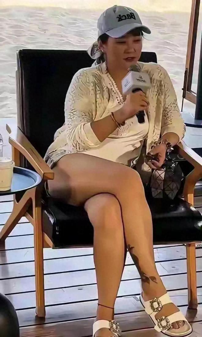 下半身丰满的演员郝蕾这样看起来挺有福相的，虽然颜值一般，但她有个性，演技精湛。