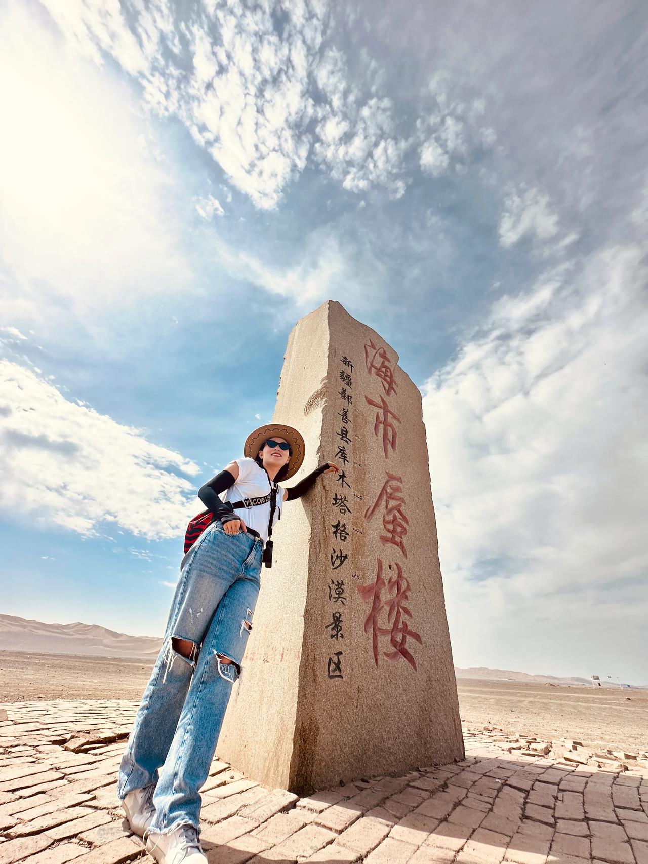 一个人背包环球旅行第9天。今天还在吐鲁番，跟一个朋友，还有青旅的一个大哥，一起开