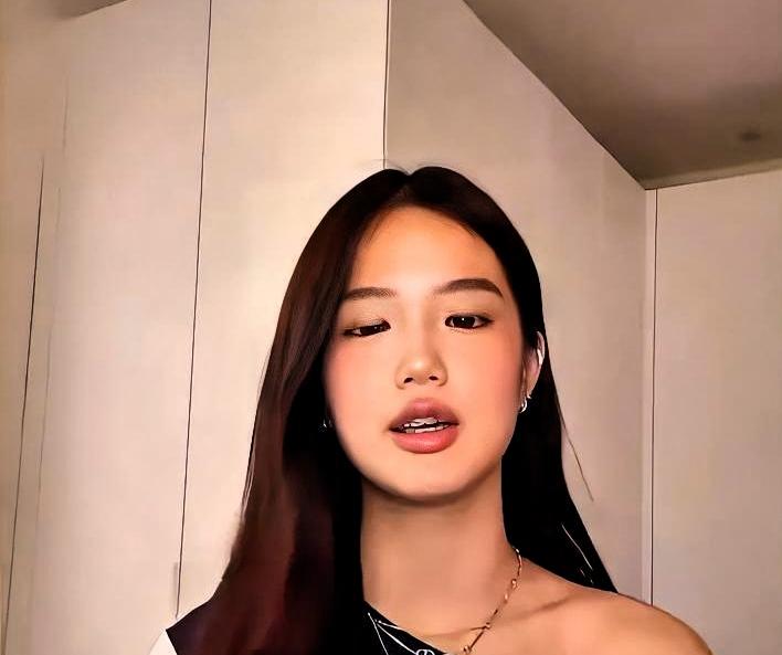 钟丽缇女儿不是没考上大学。

是韧带断了。

今天刷到她直播才知道，她Gap了一