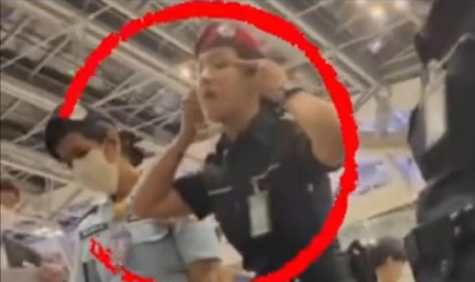 他已责令泰国机场公司及相关部门全面调查，并按照现行规定，对责任人员采取最严厉的纪