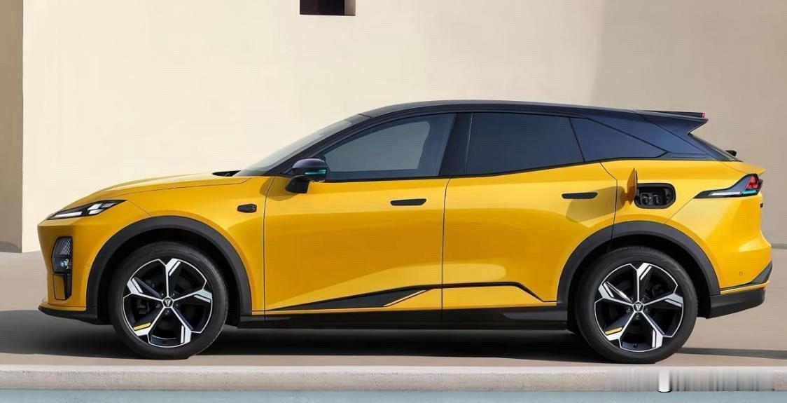 长安汽车旗下高端新能源品牌，深蓝汽车南京数智工厂生产制造的2026款深蓝s07已