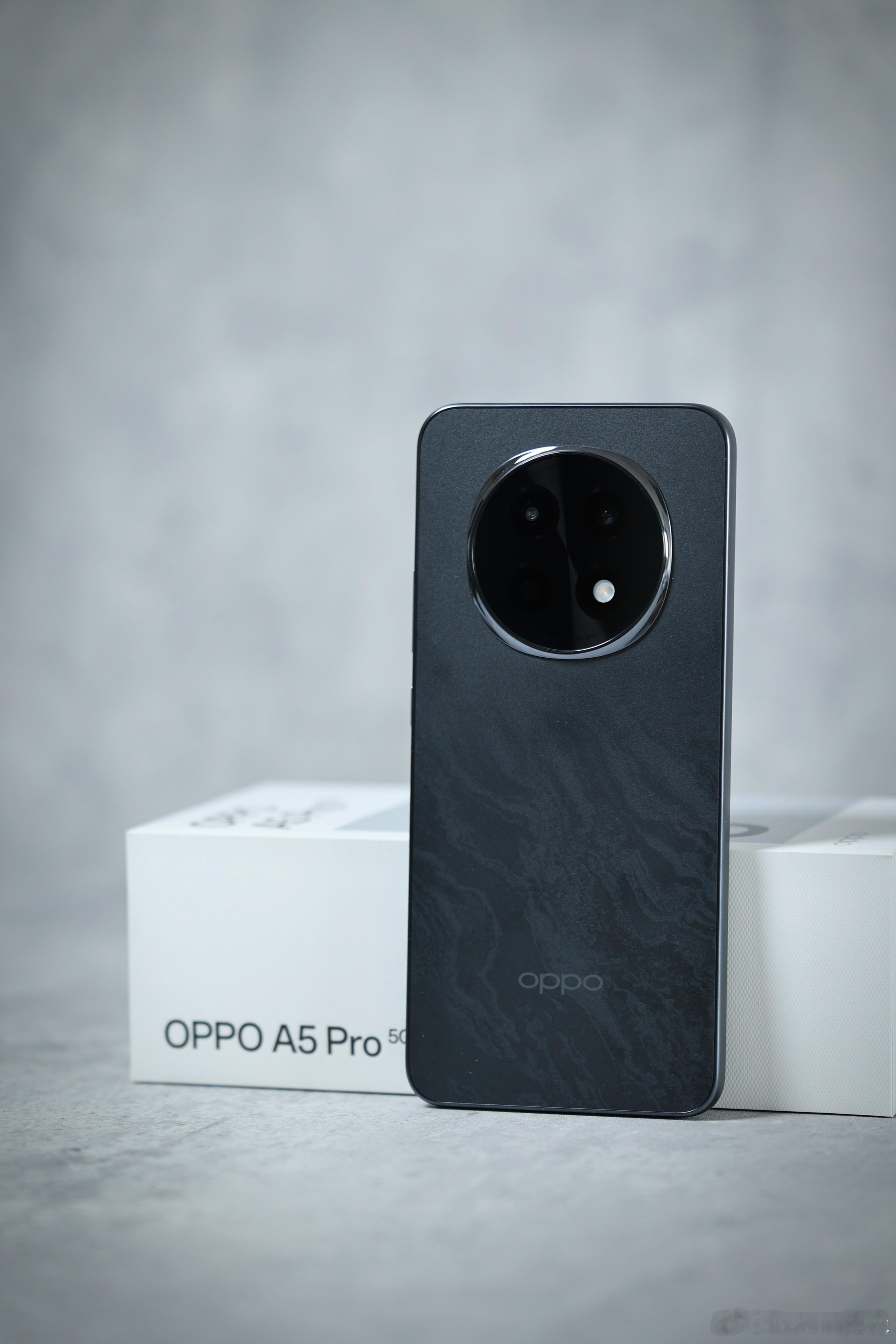 黑厂做A5 Pro这种耐摔产品，说明这个路线上一代销量不错。而且大面积传播“摔打