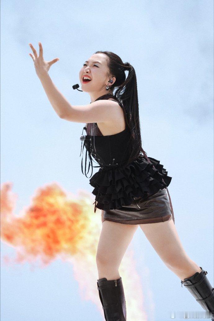 李嘉琦浪姐回应角色争议 此次参加《浪姐》是一次全新挑战，自己一直怀揣舞台梦想，通