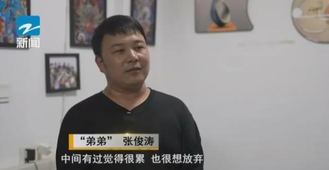 2009年，宁波一个18岁的小伙子走投无路，在公园长椅上睡了半个月，被一位陌生大