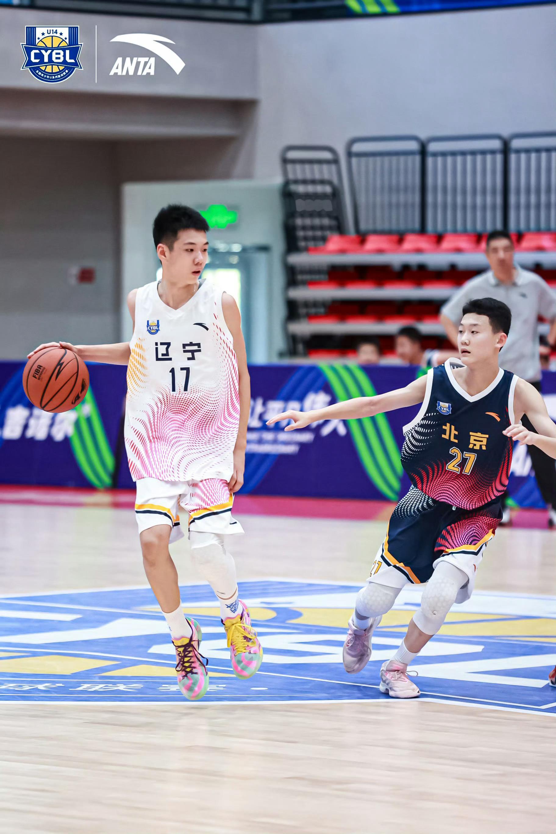 辽宁队U14这位柳清瀚大家可以期待一下了6场比赛比赛场均41.5分4.8篮板2.